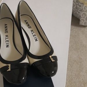 ANNE KLEIN Histina Pump